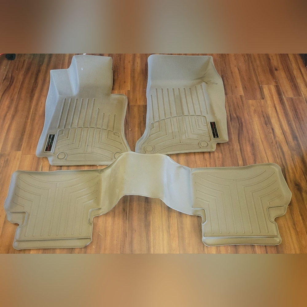 EUC Tan WeatherTech Floor Mats For C-Class Mercedes Front & Rear Mats 2015-2018